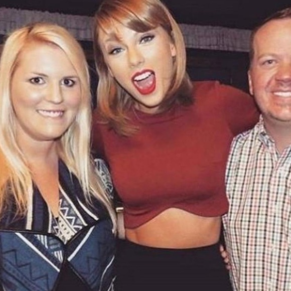 Talula | Aritzia Darling red crop long sleeve top red maroon back zipper size S - Picture 2 of 7